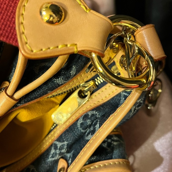 Authentic Limited Edition Louis Vuitton Denim Cruise Porte Epaule Raye Bag ๐ ๐ฅ - Picture 6 of 16